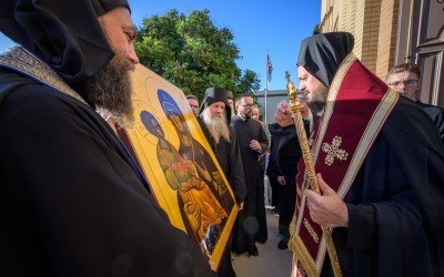 Игуман Методије предао препис Тројеручице Епископу западноамеричком Максиму