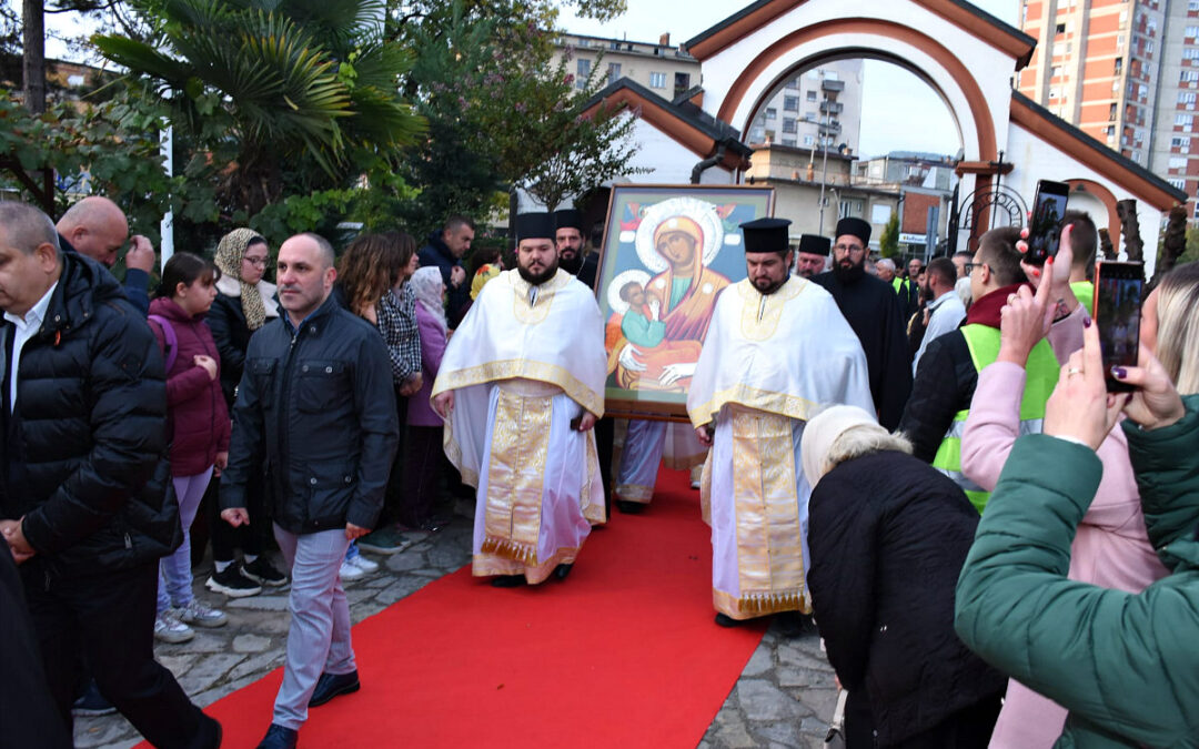 Икона Млекопитатељница свечано дочекана у Трстенику